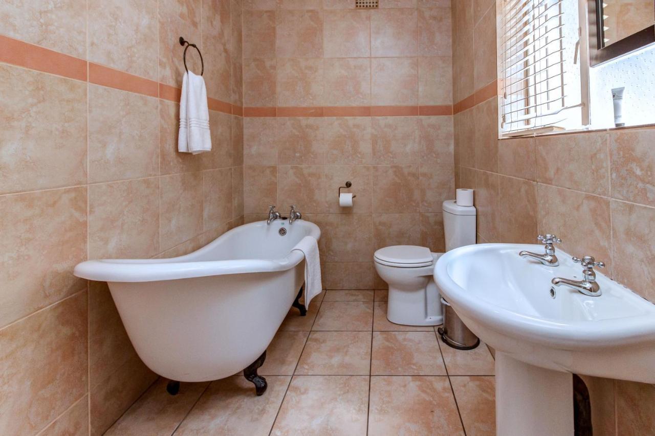 Dalberry Guest House โจฮันเนสเบิร์ก ภายนอก รูปภาพ